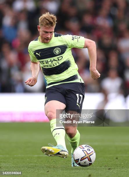 Kevin De Bruyne of Manchester City passes the ball during the Premier League match between Aston Villa and Manchester City at Villa Park on September...