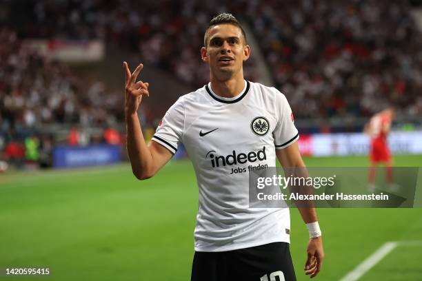 Rafael Santos Borre Mauryof Frankfurt celebrates scoring the 4th team goal during the Bundesliga match between Eintracht Frankfurt and RB Leipzig at...