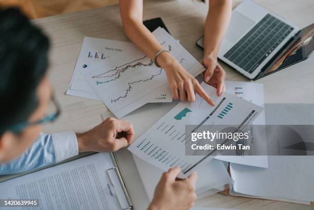close up high angle asian businesswoman working with her coworker in meeting room - relatório financeiro imagens e fotografias de stock