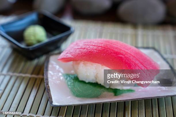 japanese tuna sushi - nigiri stockfoto's en -beelden