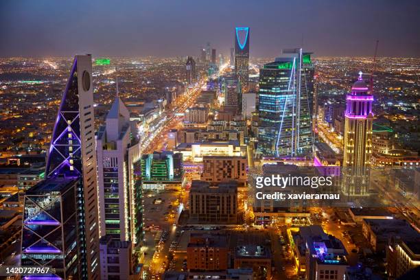 al-olaya in northern riyadh at night - saudi arabia city stockfoto's en -beelden