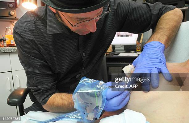 By Fabienne Faur In his shop in Finksburg, Maryland Vincent "Vinnie" Myers specialises in tattooing nipples and areolas onto women who have undergone...