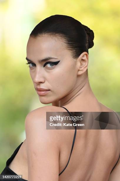 Irina Shayk arrives at the Hotel Excelsior during the 79th Venice International Film Festival on September 04, 2022 in Venice, Italy.