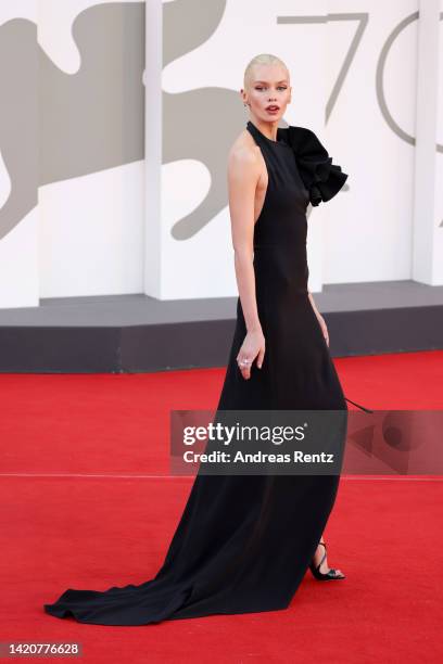 Stella Maxwell attends the "L'Immensità" red carpet at the 79th Venice International Film Festival on September 04, 2022 in Venice, Italy.