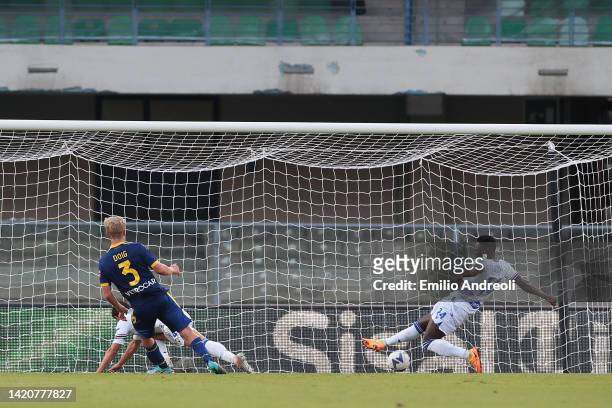 Josh Doig of Hellas Verona scores their team's second goal during the Serie A match between Hellas Verona and UC Sampdoria at Stadio Marcantonio...