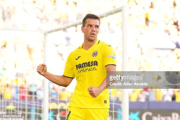 Giovani Lo Celso of Villarreal CF celebrates after scoring their team's second goal during the LaLiga Santander match between Villarreal CF and Elche...