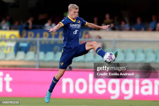 Josh Doig of Hellas Verona controls the ball during the Serie A match between Hellas Verona and UC Sampdoria at Stadio Marcantonio Bentegodi on...