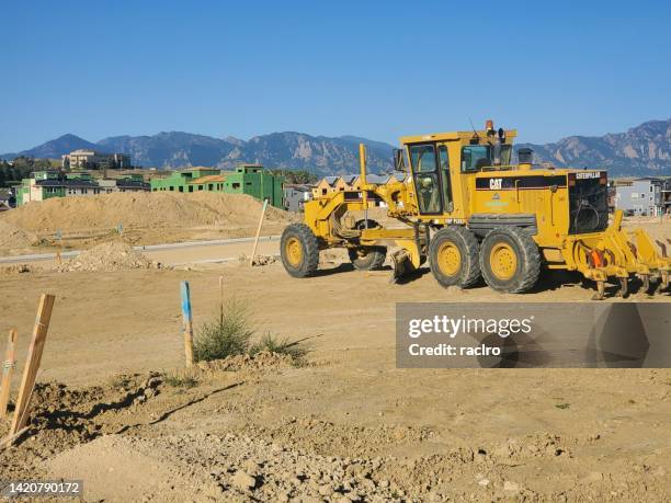 grand chantier de construction à superior, colorado. - niveleuse photos et images de collection