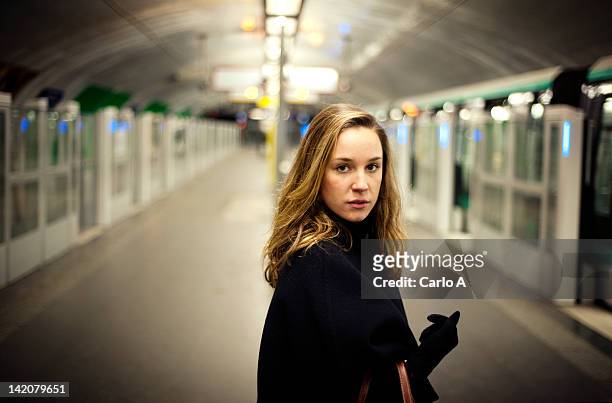 woman standing in metro station - cultura francesa imagens e fotografias de stock