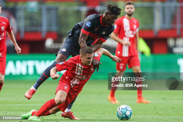 Ibrahim Sangare of PSV Eindhoven, Christos Tzolis of FC Twente during the Dutch Eredivisie match between FC Twente and PSV at the Grolsch Veste on...