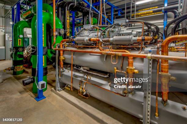 compresores de refrigeración y plomería - compresor de aire fotografías e imágenes de stock