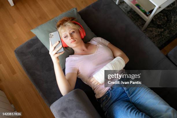 resting at home with an injured arm - broken arm stock pictures, royalty-free photos & images