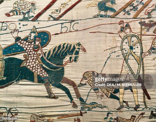 Harold killed by chance arrow, detail of Queen Mathilda's Tapestry or Bayeux Tapestry depicting Norman conquest of England in 1066, France, 11th...