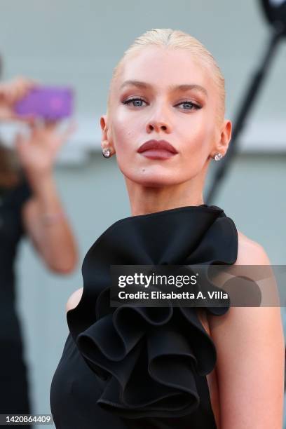 Stella Maxwell attends the "L'Immensità" red carpet at the 79th Venice International Film Festival on September 04, 2022 in Venice, Italy.