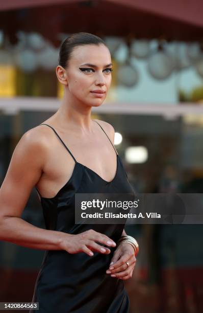 Irina Shayk attends the "L'Immensità" red carpet at the 79th Venice International Film Festival on September 04, 2022 in Venice, Italy.