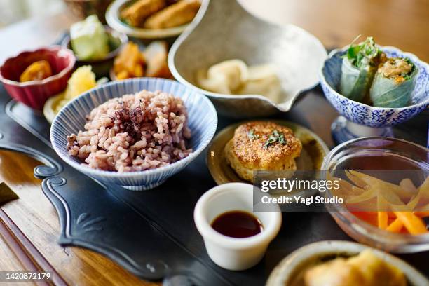 lunch menu at vegan cafes in japan. - comida japonesa fotografías e imágenes de stock