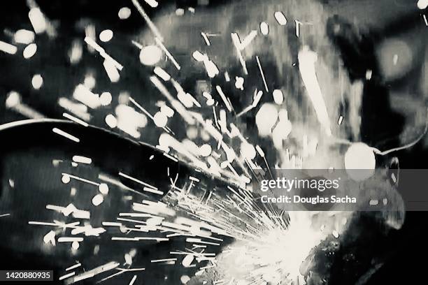 welding torch close up - chalumeau photos et images de collection