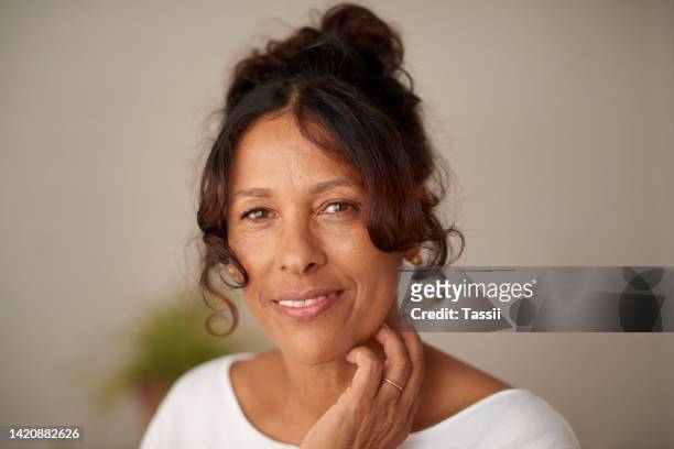 face portrait of a mature woman relax, happy and content in living room of retirement home, showing beauty and cosmetic at house. senior, happiness and head of african elderly person with smile - beautiful older black women stock pictures, royalty-free photos & images