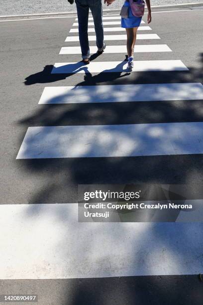 father and child bonding together,going travel.walking on pedestrian crossing. holding hands - ponto de vista de caminhada imagens e fotografias de stock