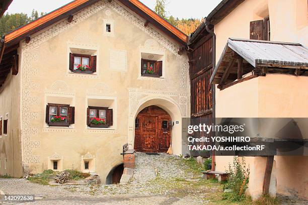 swiss house - guarda switzerland fotografías e imágenes de stock