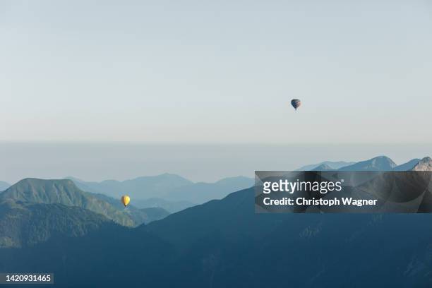 ballon - heißluftballon - hot air balloon ride stock-fotos und bilder