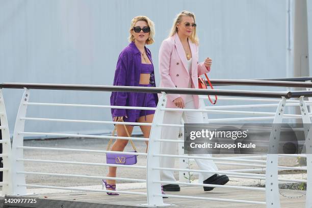 Florence Pugh is seen arriving at Venice airport during the 79th Venice International Film Festival on September 05, 2022 in Venice, Italy.