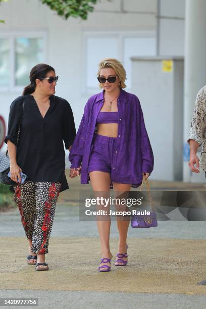 Florence Pugh is seen arriving at Venice airport during the 79th Venice International Film Festival on September 05, 2022 in Venice, Italy.