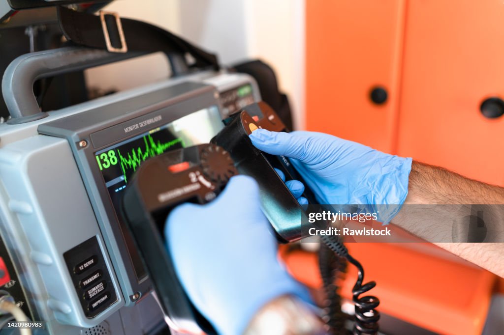 Selective focus of a defibrillator monitor