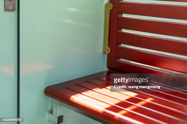 empty seats by the window in the train - 幻想 - fotografias e filmes do acervo