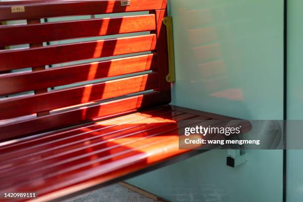 empty seats by the window in the train - 幻想 fotografías e imágenes de stock