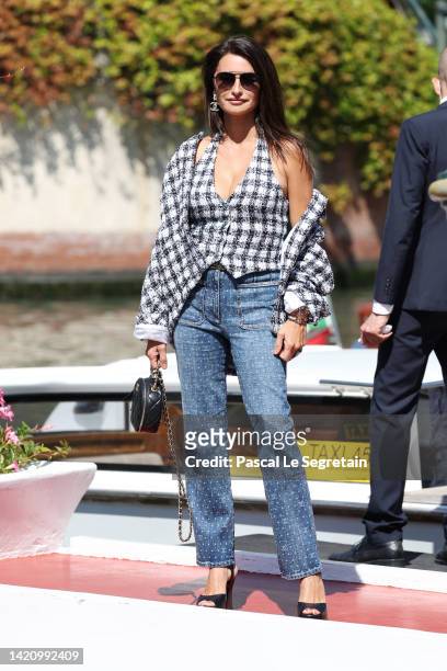 Penelope Cruz arrives at the Hotel Excelsior during the 79th Venice International Film Festival on September 05, 2022 in Venice, Italy.