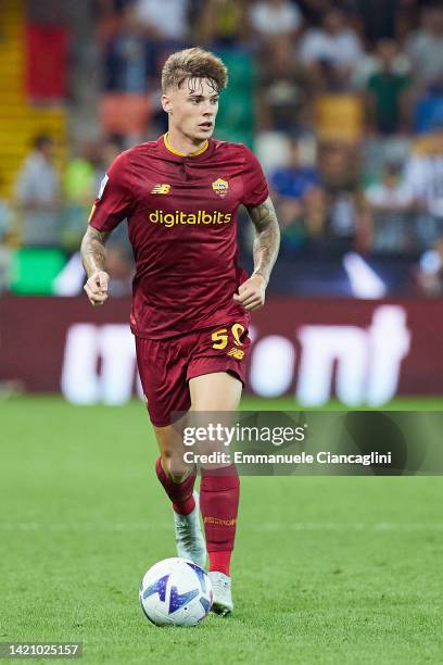 Nicola Zalewski of AS Roma in action during the Serie A match between Udinese Calcio and AS Roma at Dacia Arena on September 04, 2022 in Udine, Italy.