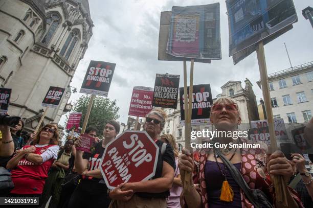 Hundreds of people gather outside the High Court to protest against the Rwanda deportation proposal on September 5, 2022 in London, United Kingdom....