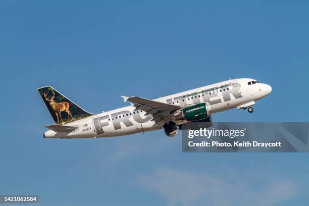 frontier airlines a319-111 - n918fr - airbus a319 111 stock pictures, royalty-free photos & images