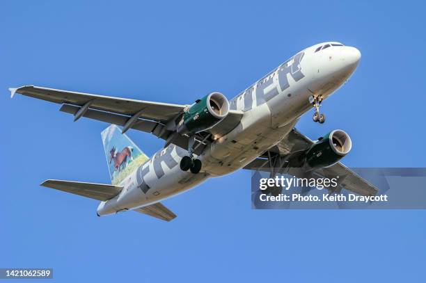 frontier airlines a319-111 - n915fr - airbus a319 111 stock pictures, royalty-free photos & images