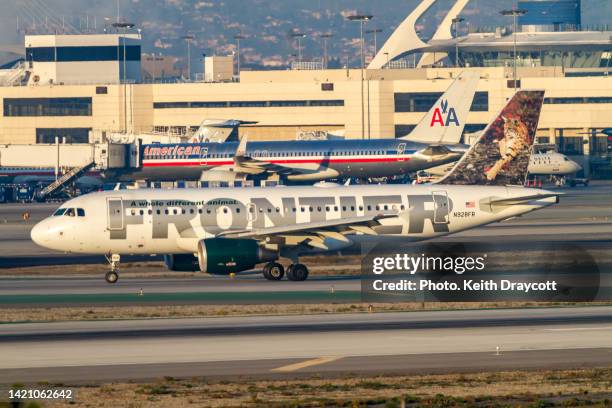 frontier airlines a319-111 - n928fr - airbus a319 111 stock pictures, royalty-free photos & images