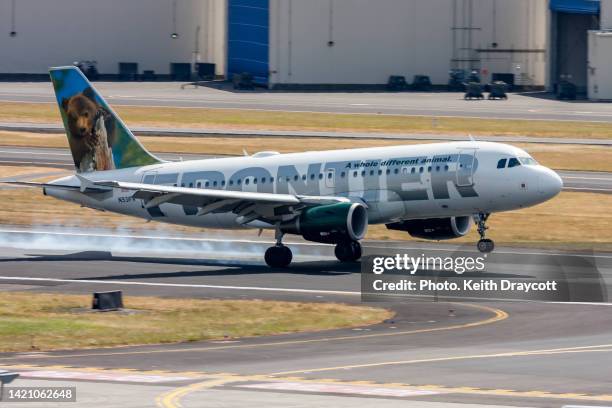 frontier airlines a319-111 - n931fr - airbus a319 111 stock pictures, royalty-free photos & images