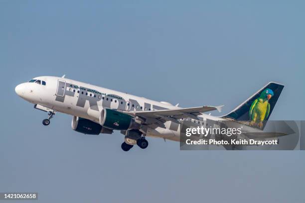 frontier airlines a319-111 - n937fr - airbus a319 111 stock pictures, royalty-free photos & images