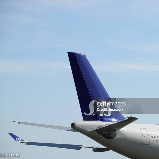 sas scandinavian airline - tail stock pictures, royalty-free photos & images