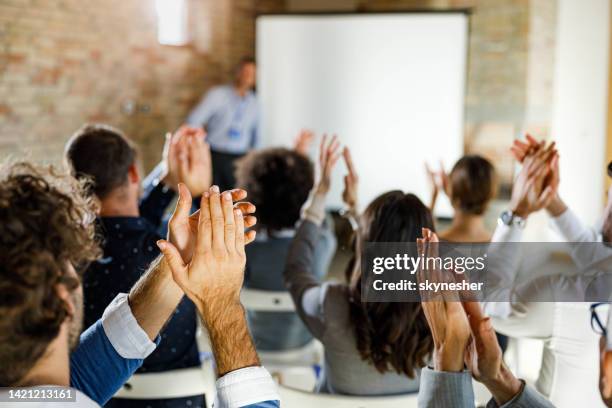 entrepreneurs applauding on business presentation in board room. - applauding 個照片及圖片檔