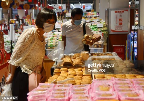 Citizen purchases mooncakes at a supermarket as the Mid-Autumn Festival comes near on September 5, 2022 in Handan, Hebei Province of China.