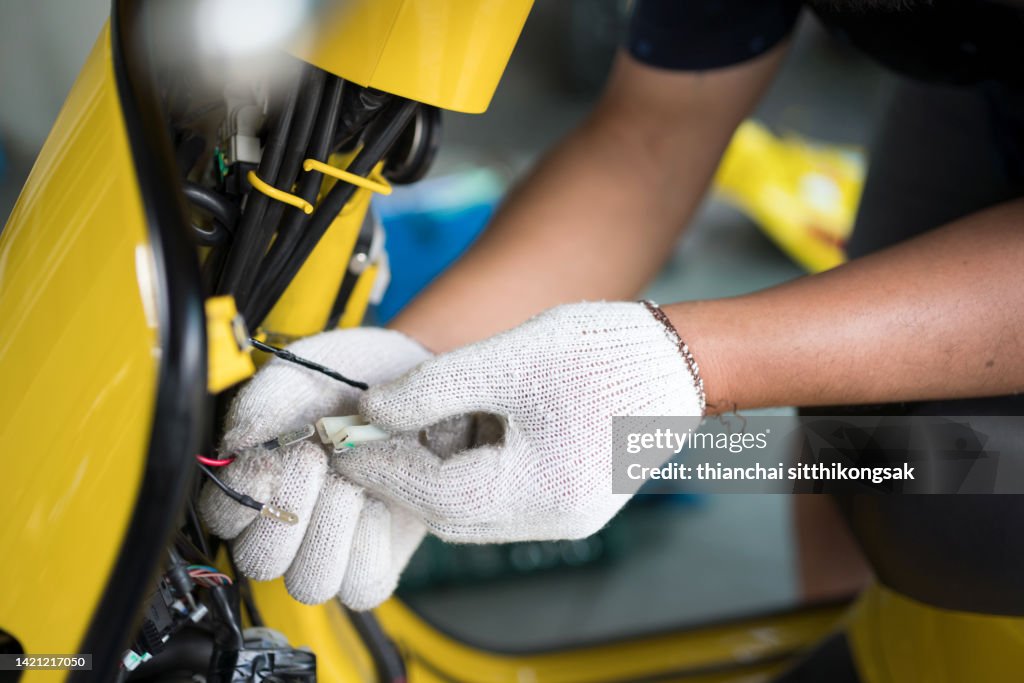 Sycle Mecanic Mechanic Repairing Motor Cycle High-Res Stock Photo - Getty Images