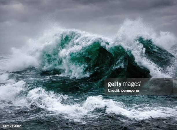 raging sea - orkan bildbanksfoton och bilder