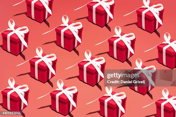 christmas presents - confezione regalo foto e immagini stock