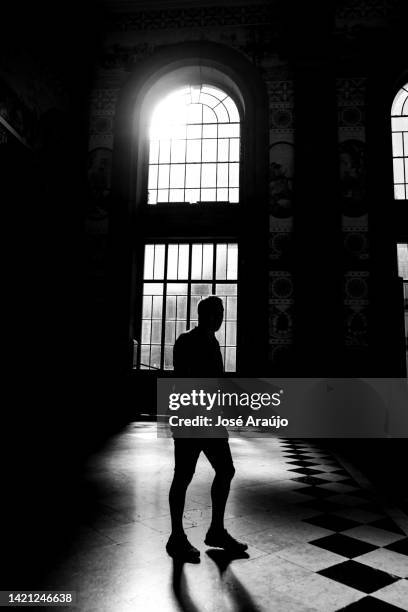 man silhouette at são bento station in porto - porto portugal stockfoto's en -beelden