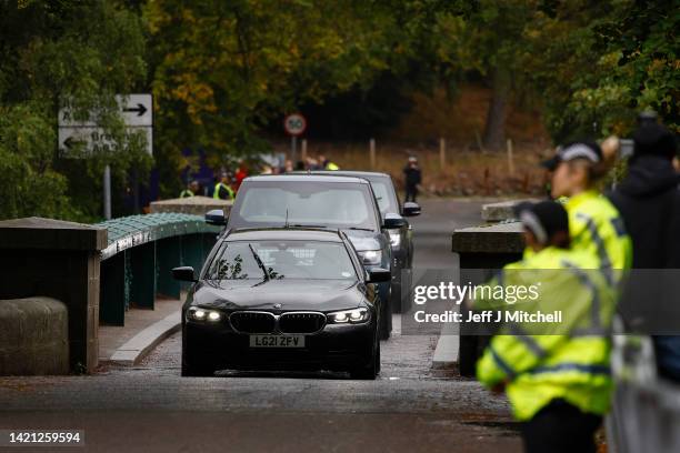 Cars carrying outgoing Prime minister Boris Johnson arrive at Balmoral at Balmoral Castle on September 06, 2022 in Aberdeen, Scotland. The Queen...