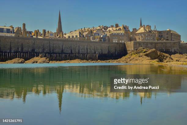 walled city, saint-malo, brittay, france - st malo stock pictures, royalty-free photos & images