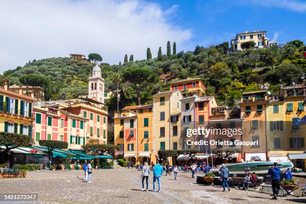 'piazzetta' of portofino with its colorful buildings - liguria, italy - portofino stock pictures, royalty-free photos & images
