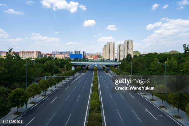 empty road - guizhou provincie stockfoto's en -beelden