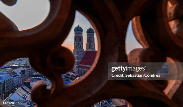 st mary's columns, aerial view of marienplatz, munchen, - munich glockenspiel stock pictures, royalty-free photos & images